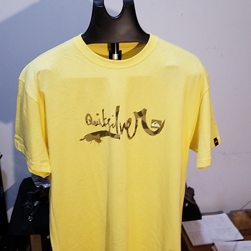 Quicksilver t-shirt